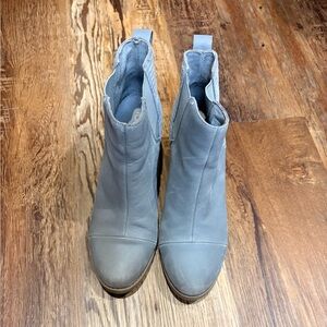 Stylish Gray Women’s Ankle Boots